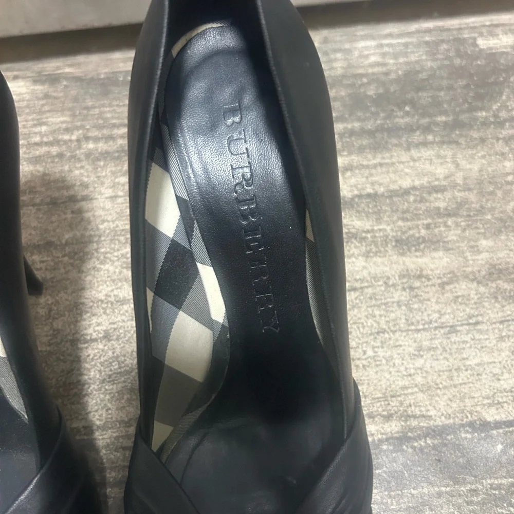 Burberry Black Leather Heels - Picture 2 of 13